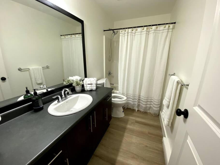 Cozy Lakeview Suite Victoria Esterno foto
